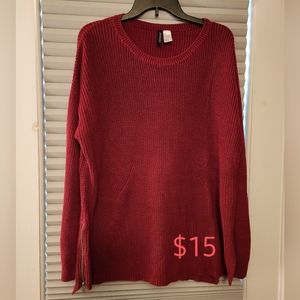 Oversized Divided sweater with zipper detail on side